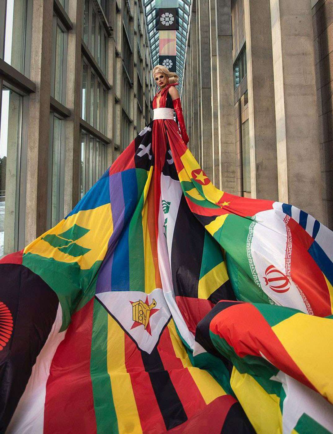 Adam Ror Robe Icesis Couture à Montréal pour la première fois - Fugues