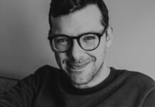 «JE TE TIENS» L’intrigant thriller érotique de Simon Boulerice