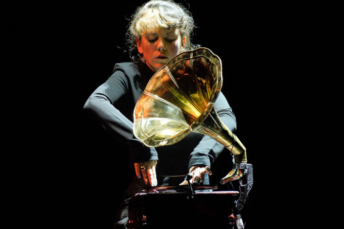 Estelle-Schorpp-à-la-Biennale-de-Venise-2023_credit-AndreaAvezzù