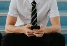 Russie : un garçon de 13 ans poursuivi pour «propagande LGBT» après avoir montré une vidéo à l’école
