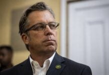 Le trumpiste Andy Ogles, qui clamait que «l’homosexualité n’a pas sa place en Amérique» est défait aux primaires